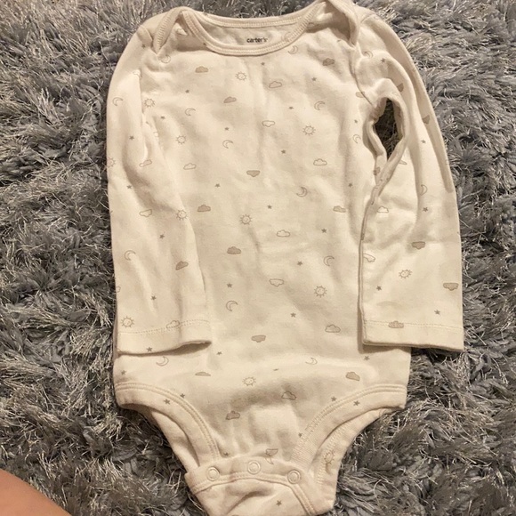 Set of 7 Carter’s onesies - Picture 5 of 8